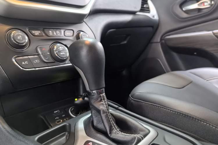 Used Jeep Cherokee 2017 2.0L Superior Edition