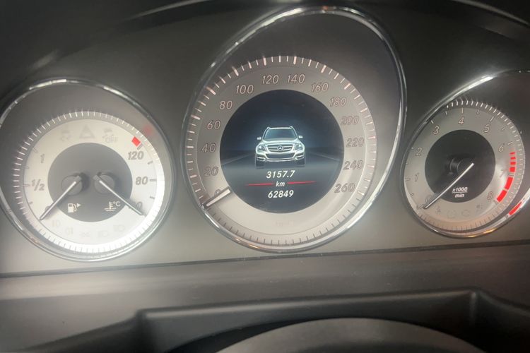 Used Mercedes-Benz GLK-Class 2015 GLK 260 4MATIC Dynamic Edition Ultimate Version Odometer Close Up