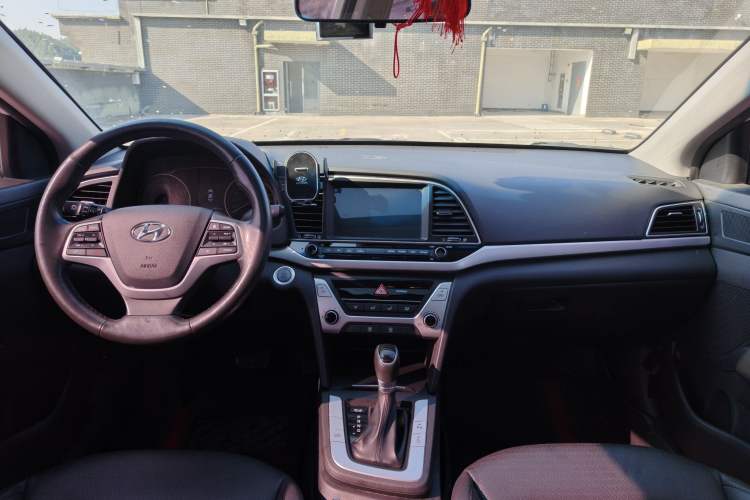 Used Hyundai Elantra (6th Generation / Lingdong) 2016 1.6L Automatic ZhiXuan · Luxury Version
