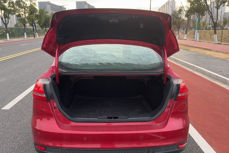 Used Ford Focus 2017 Sedan 1.6L Automatic Fashion Edition Smart Drive Version
