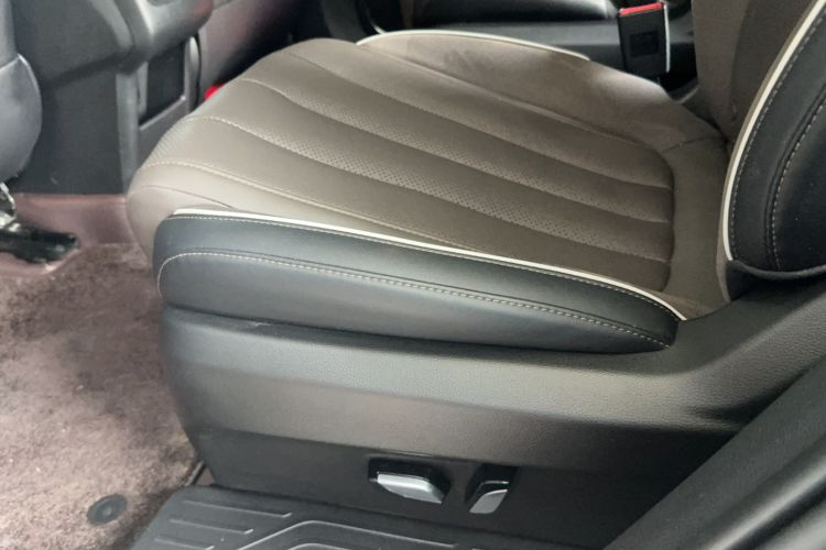 Used Ford Equator 2023 EcoBoost 225 Premier 7-Seater (2/2/3) Interior 4