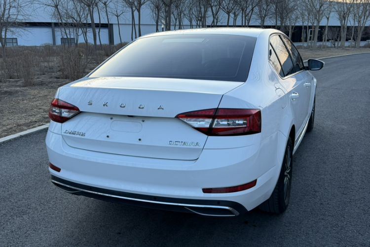 Used Skoda Octavia 2019 1.5L Automatic Smart Drive Luxury Edition China VI Standard
