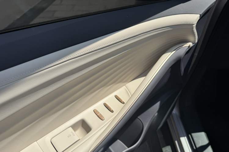 Used Nissan N6 2026 Model 180 Max Interior 6