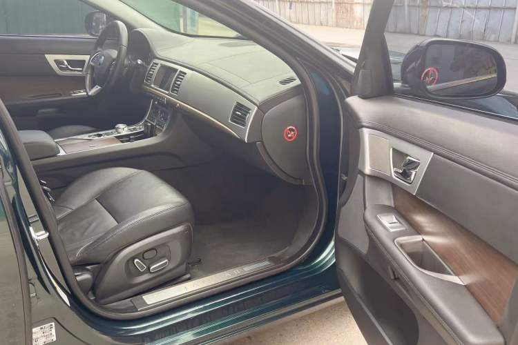 Used Jaguar XF 2015 XF 2.0T Prestige Edition
