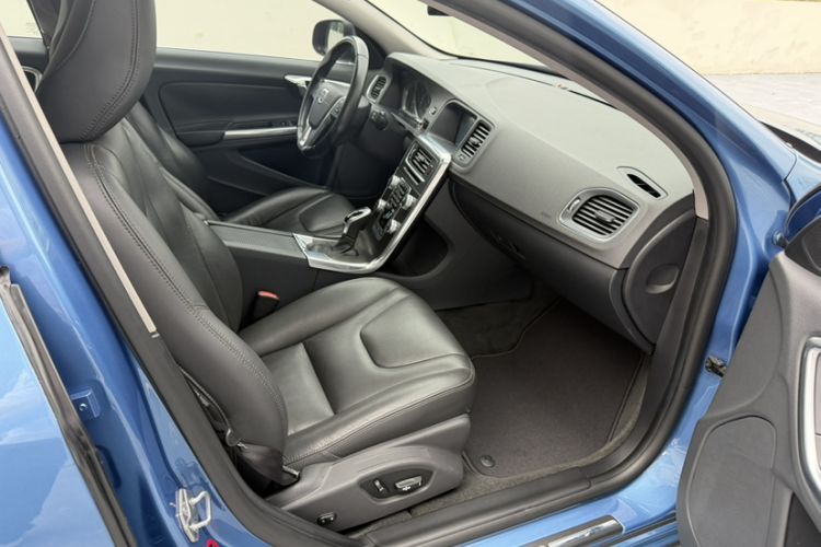 Used Volvo V60 2015 T5 Zhiyi Edition