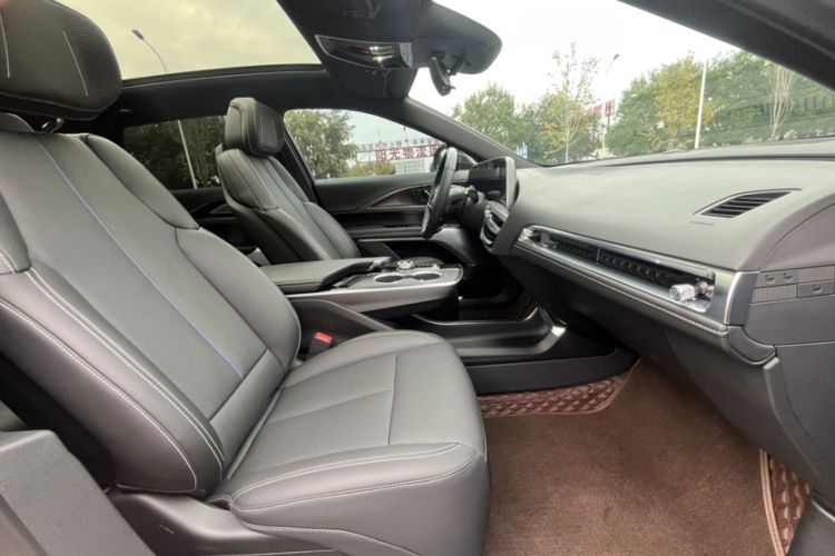 Used Cadillac LYRIQ 2022 Rear-Drive Long-Range Luxury Edition
