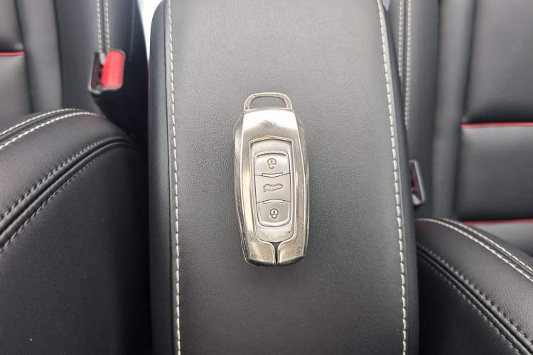 Used Geely Auto Emgrand X7 Sport 2018 1.8TD Automatic Two-Wheel Drive Smart 4G Connected Version Interior 4