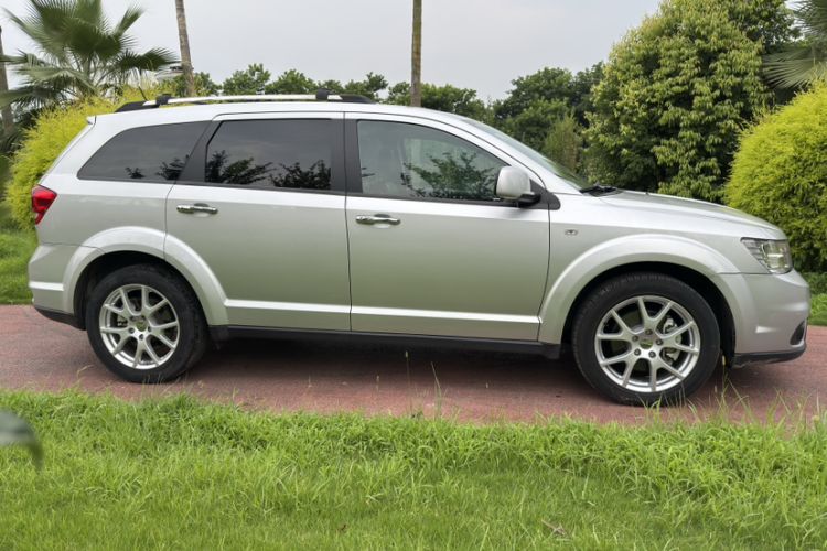 Used Dodge Journey 2013 2.4L Two-Wheel Drive Luxury Version
