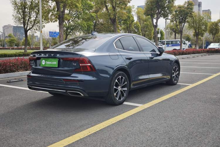 Used Volvo S60 2021 T4 Zhiyi Luxury Edition
