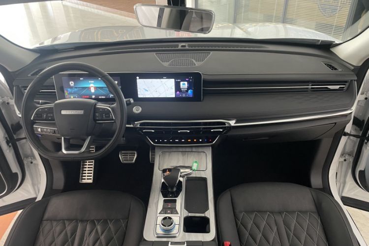 Used JETOUR X70 PLUS 2023 1.5T DCT Brave PLUS 5-Seater Interior 2