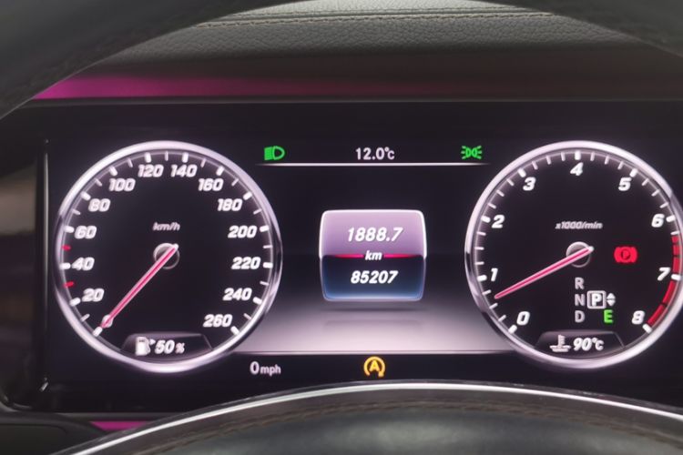 Used Mercedes-Benz S-Class 2014 S 320 L Business Model Odometer Close Up