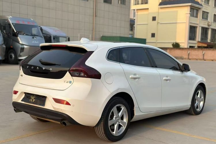 Used Volvo V40 2018 T3 Smart Edition
