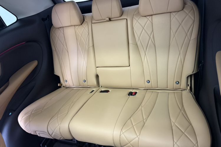 Used Denza D9 2024 DM-i 980 Four-Wheel Drive Prestige Model Interior 4