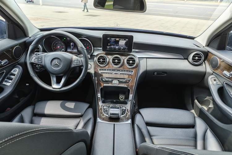 Used Mercedes-Benz C-Class 2018 C 180 L Fashion Model Interior 1