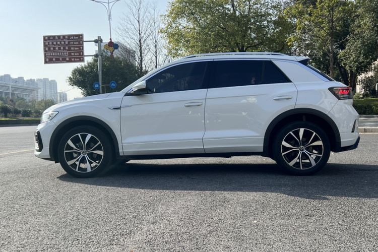 Used Volkswagen T-ROC 2024 300TSI DSG Two-Wheel-Drive Chen Guang Edition
