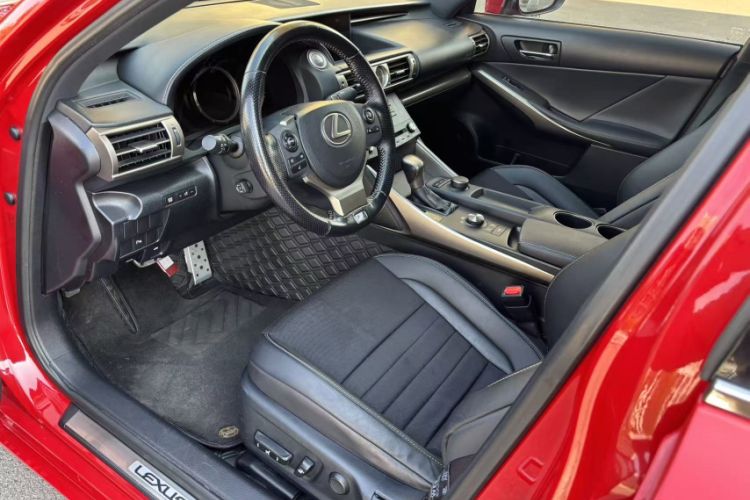 Used Lexus IS 2015 200t F SPORT
