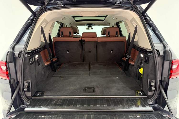 Used BMW X7 2020 xDrive40i Luxury Package with Leading Features
