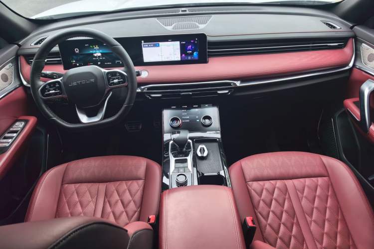 Used JETOUR X70 PLUS 2023 1.6T DCT Stronger PRO 7-Seater Interior 3