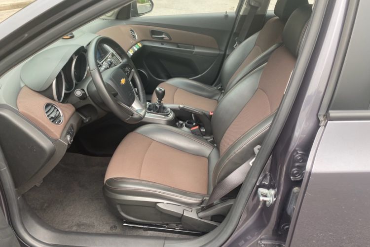 Used Chevrolet Cruze 2013 Hatchback 1.6L Manual Luxury Model
