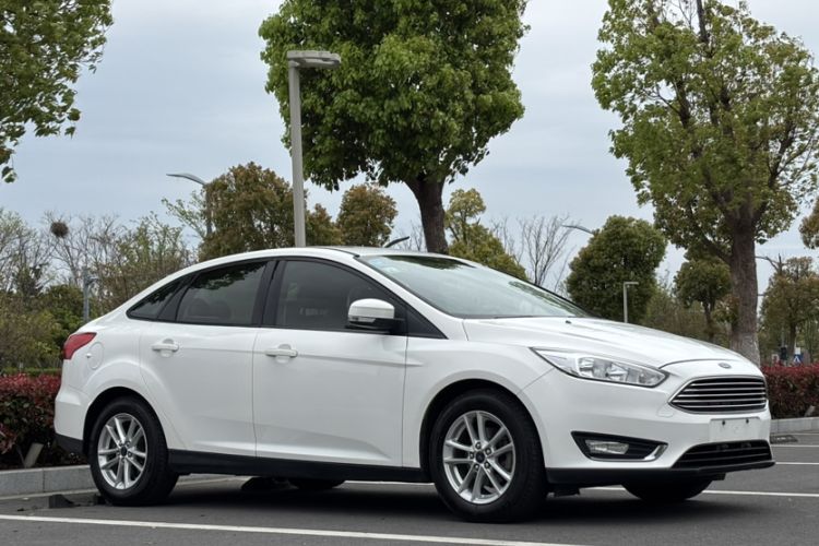 Used Ford Focus 2015 Sedan 1.6L Automatic Trend Model Exterior 8