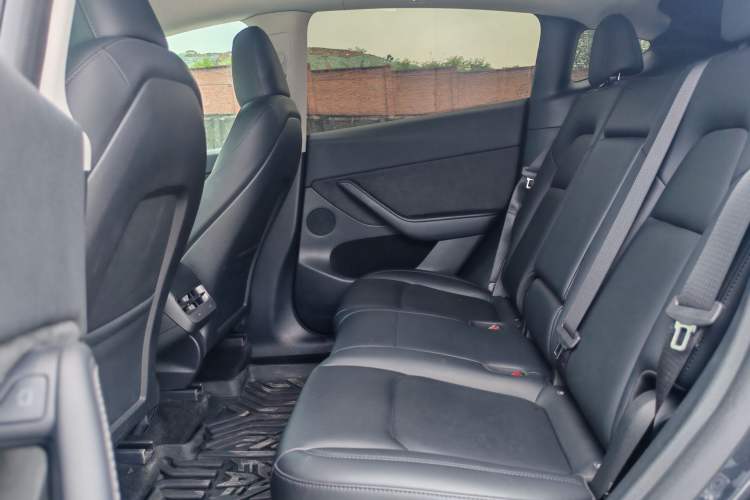 Used Tesla Model Y 2024 Long-Range All-Wheel-Drive Version