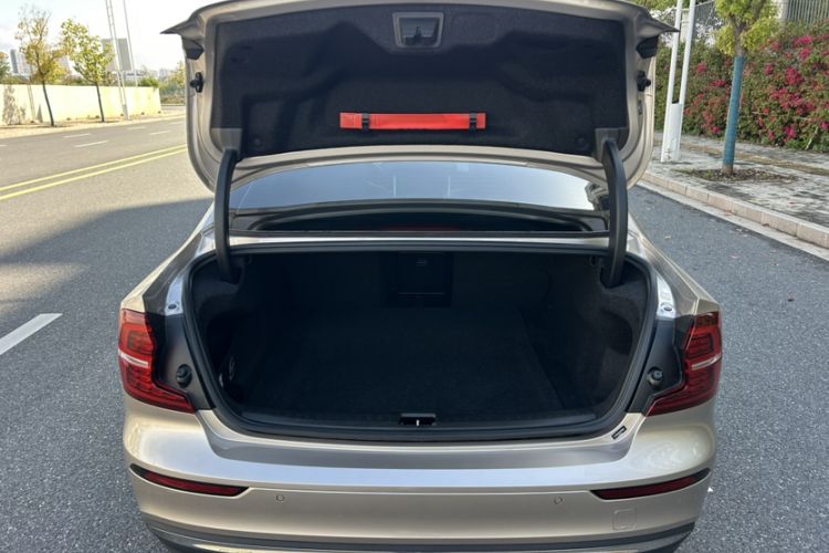 Used Volvo S60 2024 B4 Zhiyi Luxury Edition