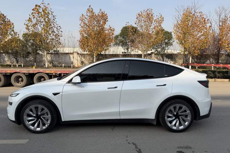 Used Tesla Model Y 2025 Rear-Wheel Drive First Edition