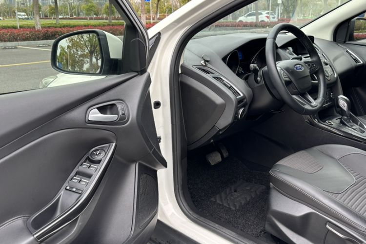 Used Ford Focus 2015 Sedan 1.6L Automatic Trend Model Interior 2