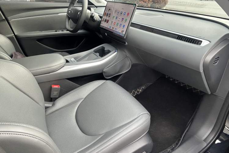 Used XPeng MONA M03 2024 620 with Ultra-Long Range Interior 4