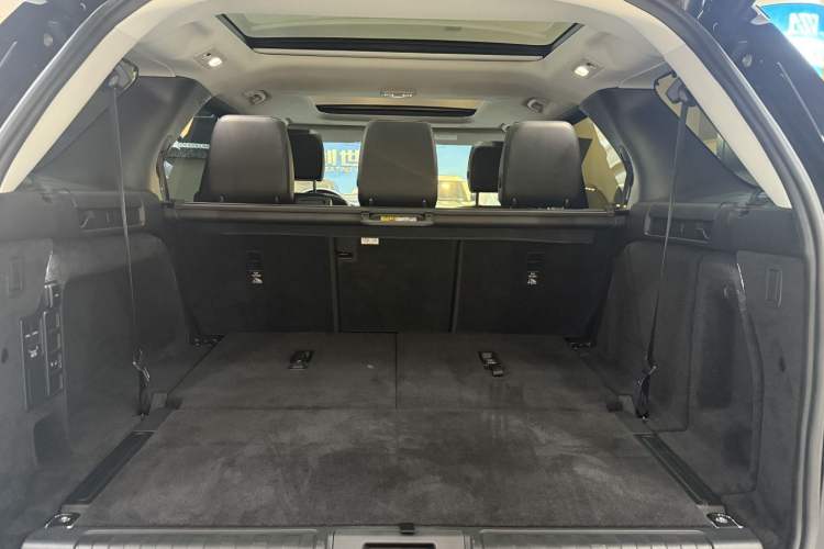 Used Land Rover Discovery 2023 Revised Version 360 PS R-Dynamic S
