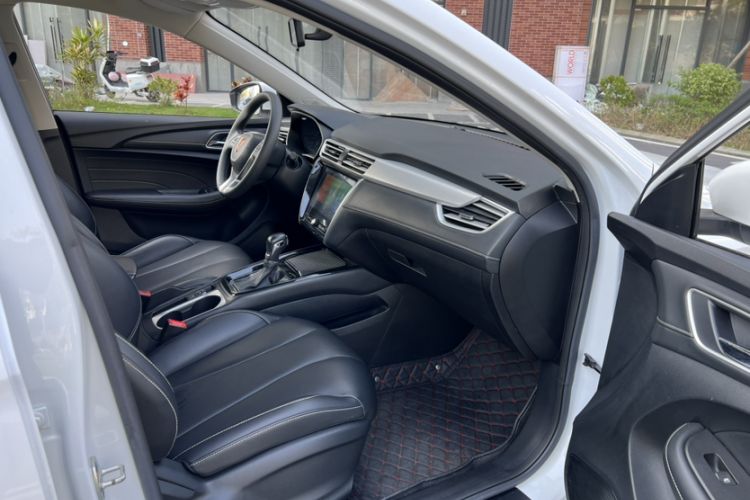 Used Roewe i5 2020 1.5L Automatic 4G Connect Luxury Flagship Edition Interior 2