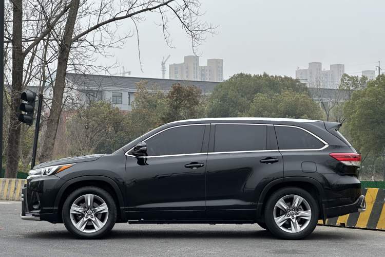 Used Toyota Highlander 2018 2.0T Four-Wheel Drive Luxury Version 7 Seats China VI Standard
