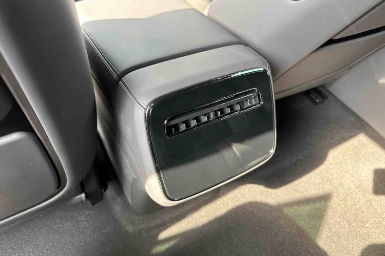 Used Denza Z9 2024 1100 km Four-Wheel Drive Max Version