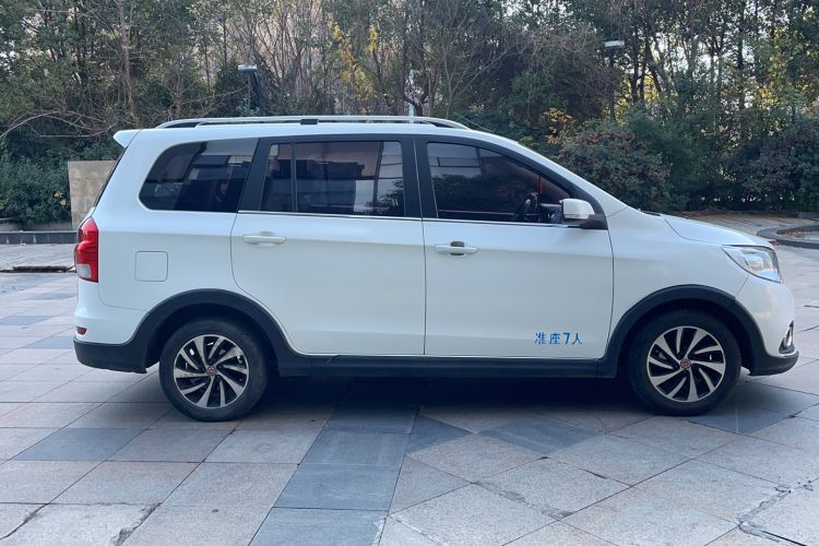 Used Jinbei 750 2016 1.5L Flagship Edition
