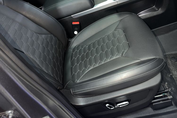 Used 212 T01 2024 2.0T Explorer