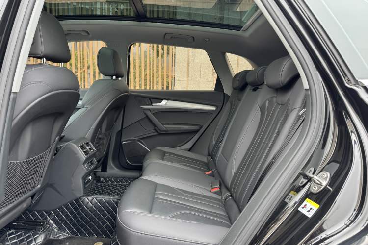 Used Audi Q5L 2022 40T Fashionable and Dynamic Model
