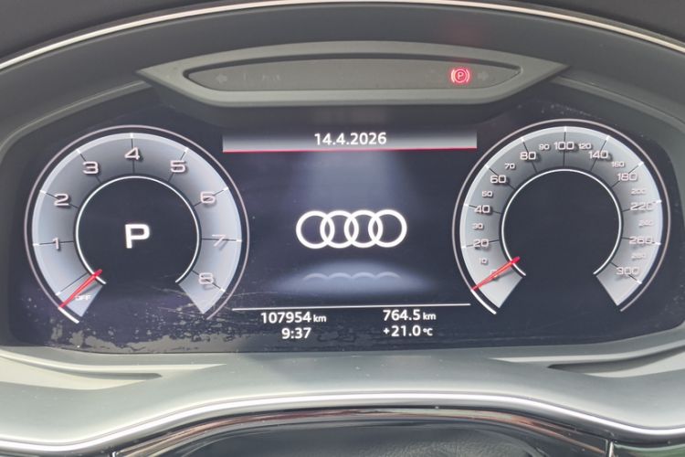 Used Audi Q7 2020 55 TFSI quattro S line sports model Odometer Close Up