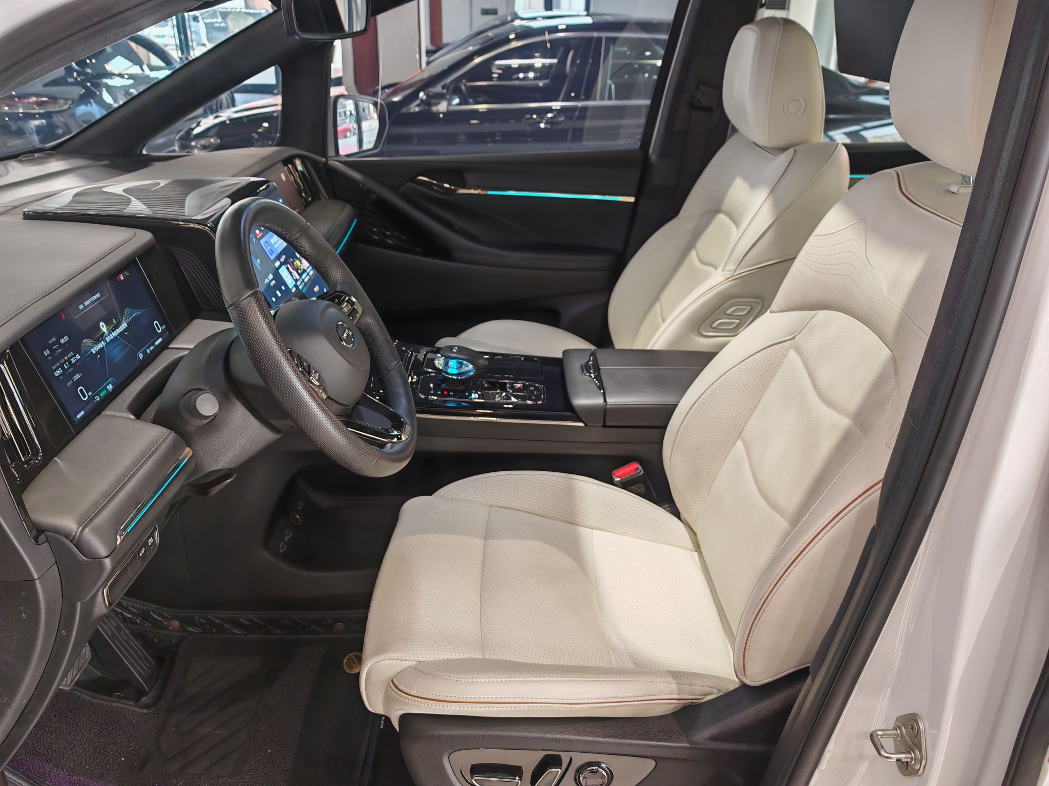 المقاعد الأمامية داخل السيارة