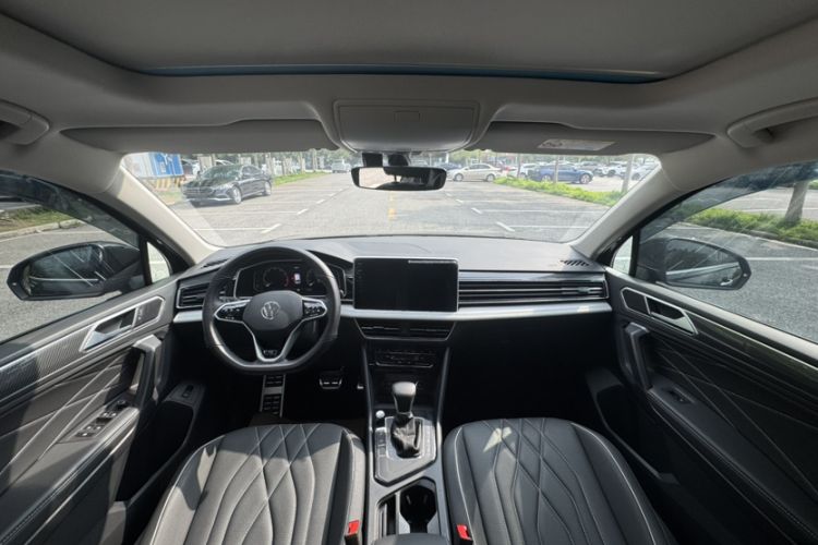 Used Volkswagen Tiguan L 2022 330TSI Automatic Two-Wheel Drive R-Line Enhanced Edition Interior 11