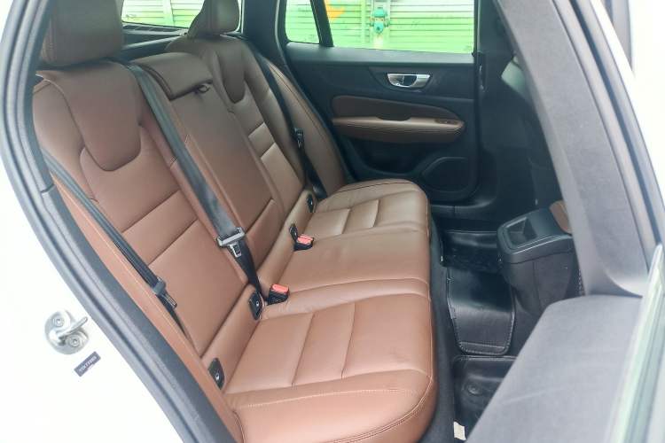 Used Volvo V60 2024 B5 Zhiyuan Luxury Edition
