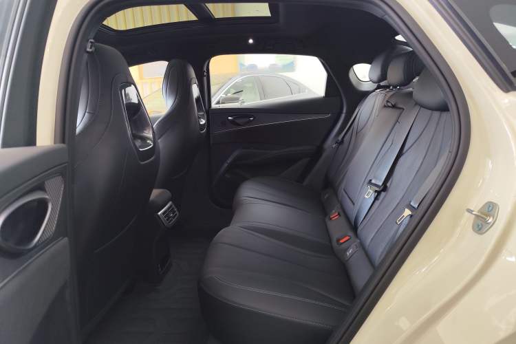 Used BYD Seal 06 New Energy 2024 DM-i 120KM Luxury Model
