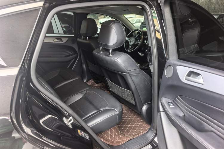 Used Mercedes-Benz GLE Coupe 2017 GLE 400 4MATIC Coupe SUV Interior 3