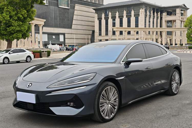 Used Denza Z9 2024 1100 km All-Wheel-Drive Ultra Version