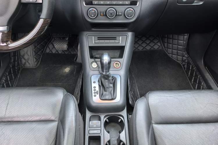Used Volkswagen Tiguan 2015 1.8TSI Automatic Two-Wheel Drive Luxury Model Gear Lever