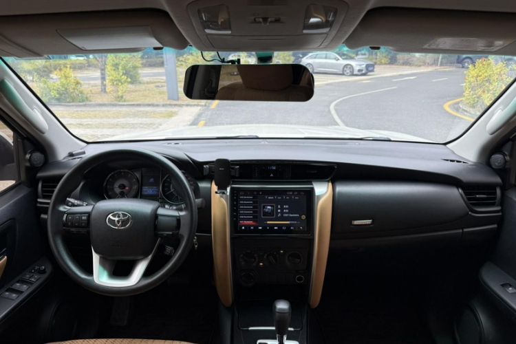 Used Toyota Fortuner 2016 2.7L Middle East Version Interior 5