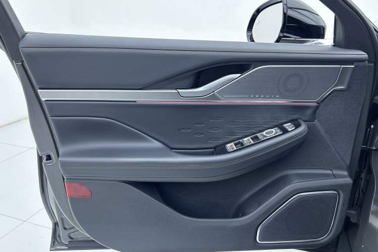 Used Lincoln Z 2022 iXiang Luxury Edition Interior 5