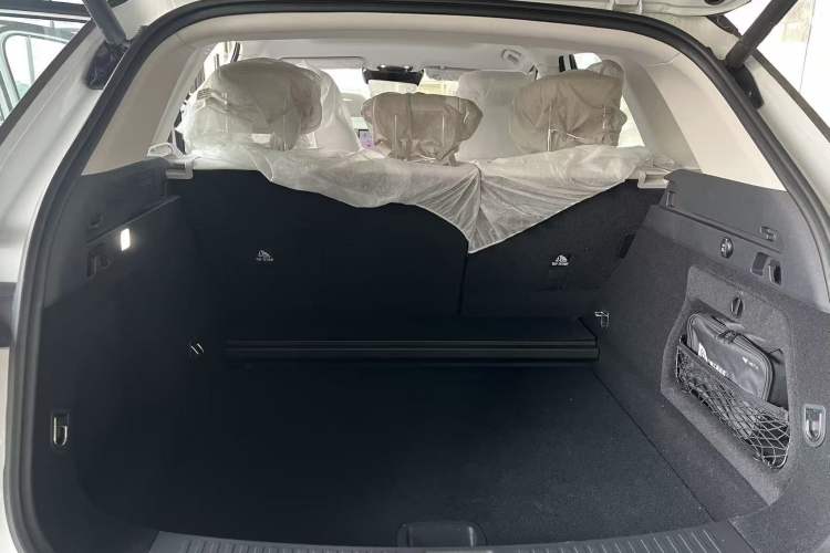 Used NETA L 2024 Extended-Range 310 Flash-Charge Red Edition
