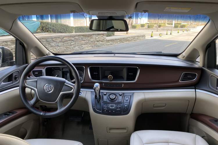 Used Buick GL8 2015 2.4L Luxury Business Premium Edition
