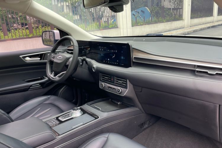 Used Ford Edge 2021 PLUS EcoBoost 245 Two-Wheel-Drive Titanium 7-Seater