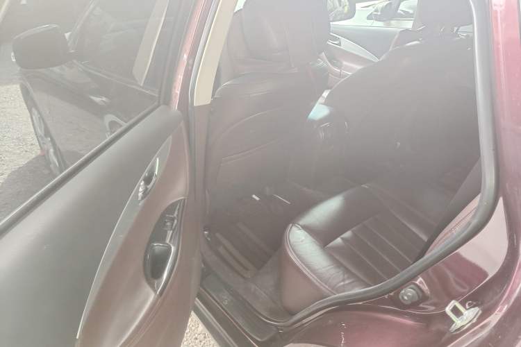 Used Infiniti QX50 2015 2.5L Enjoyment Edition Interior 3